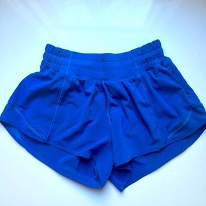 Lululemon Hotty Hot Low-Rise Lined Short 2.5”